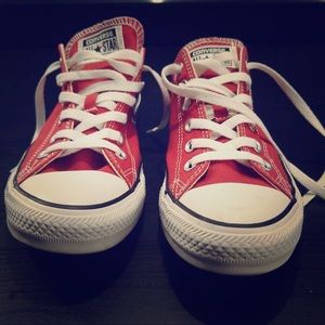 Low cut  converse all star, red, Mens size 8